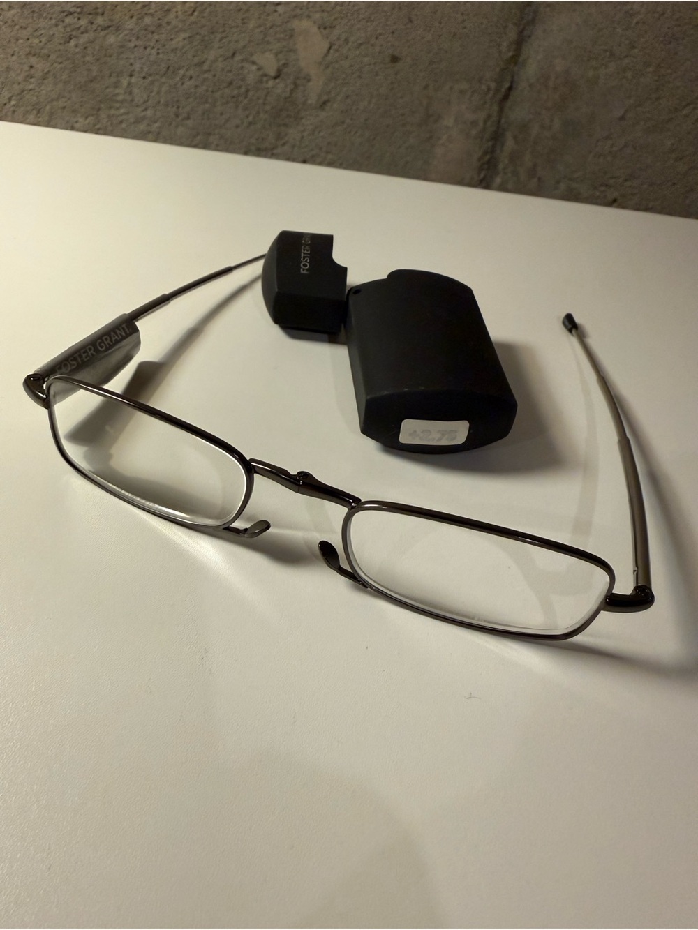 FOSTER GRANT Sleek Metal Gideon Folding Reading Glasses in Gunmetal